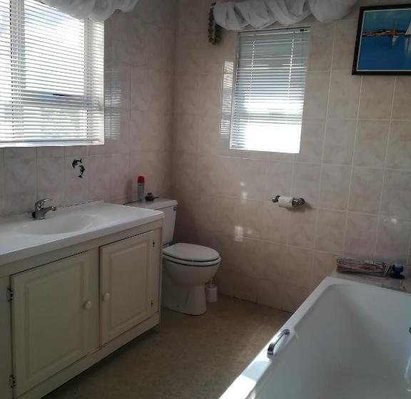 פנסיון Avondsrus Guesthouse