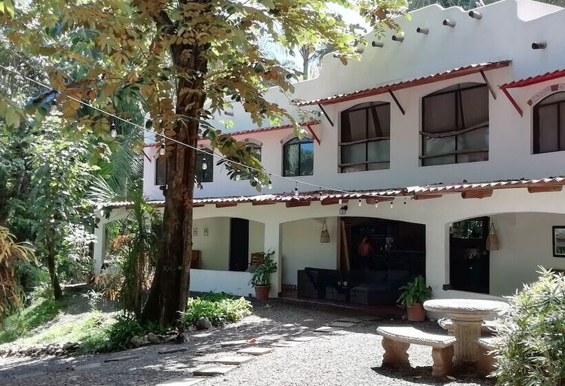 پانسیون Believe Surf & Yoga Lodge Santa Teresa