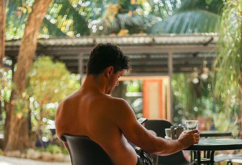 پانسیون Believe Surf & Yoga Lodge Santa Teresa