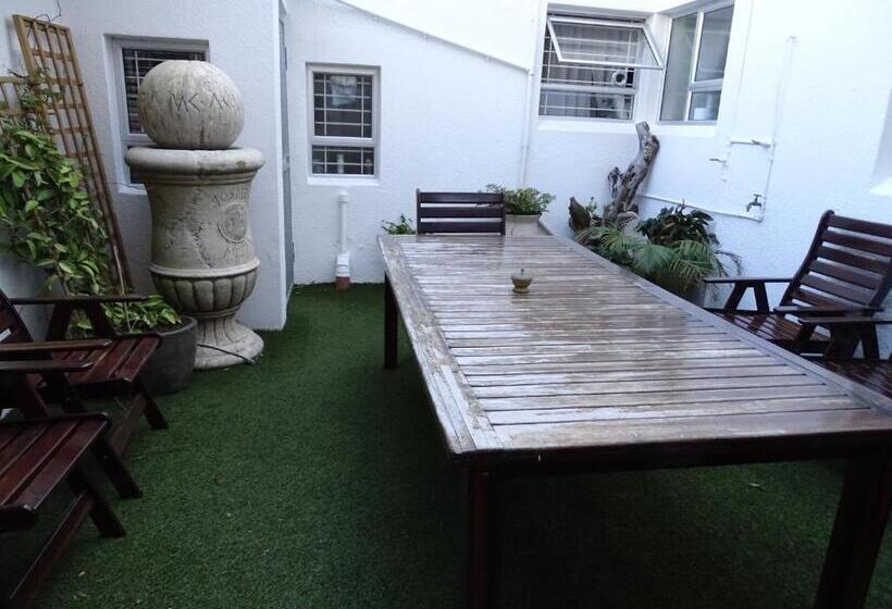 بنسيون Big Skies Guesthouse