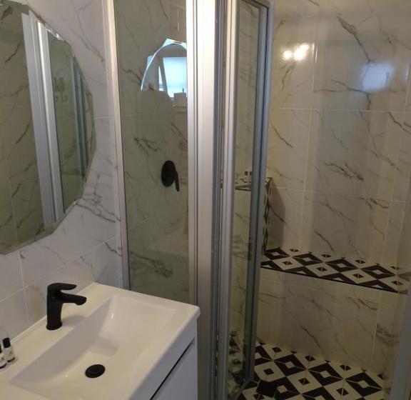 بنسيون Big Skies Guesthouse