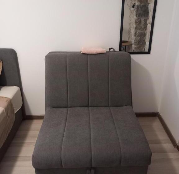 پانسیون Castello