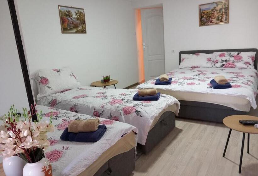 پانسیون Castello