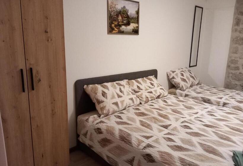 پانسیون Castello