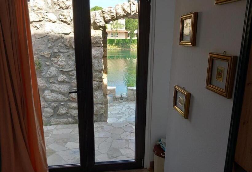 پانسیون Castello