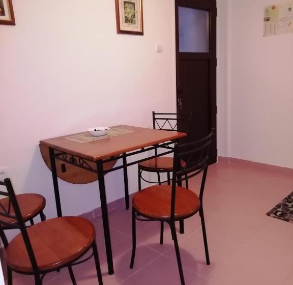 پانسیون Castello