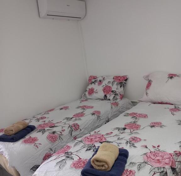 پانسیون Castello