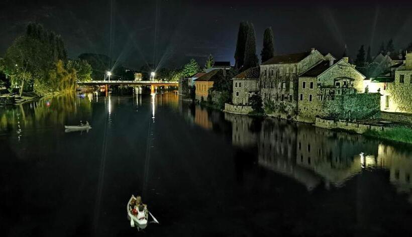 پانسیون Castello