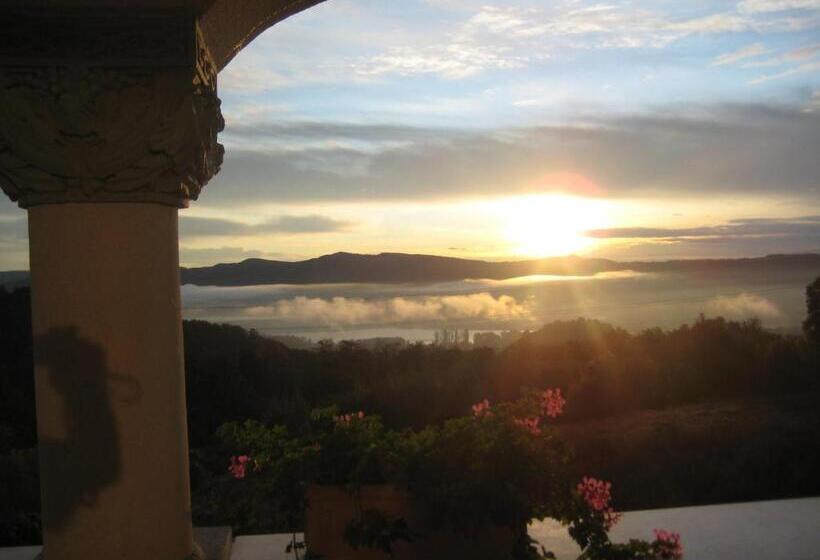 بنسيون Conacul Malul Alb