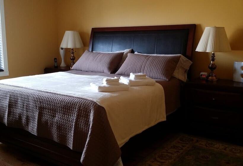 ペンション Eileen S Bed & Breakfast   Guest House