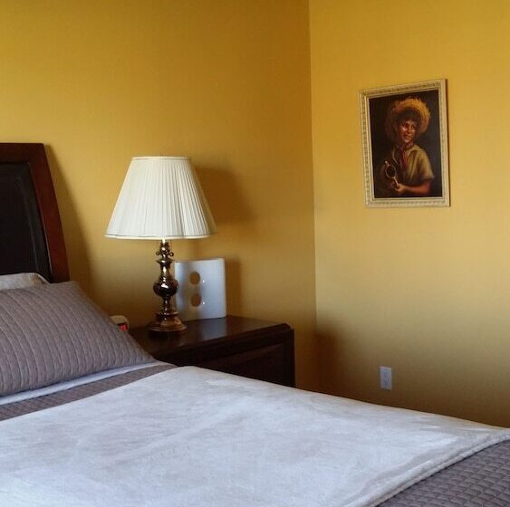 ペンション Eileen S Bed & Breakfast   Guest House