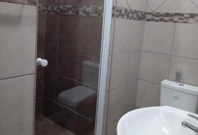 פנסיון Grand Central Guesthouse