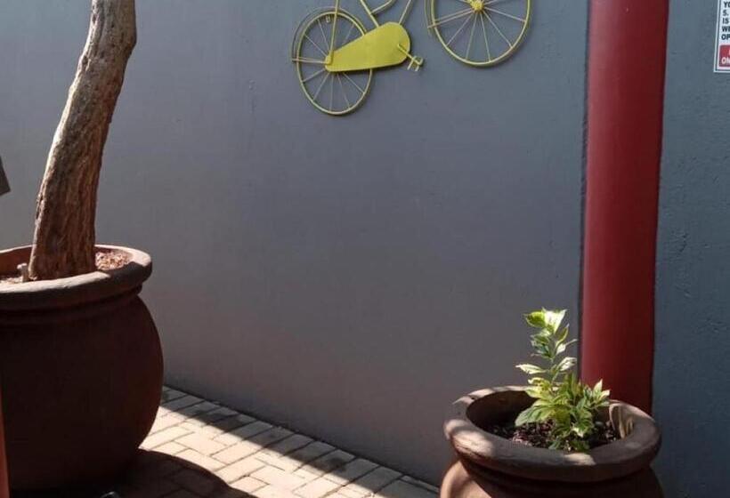 פנסיון Grand Central Guesthouse