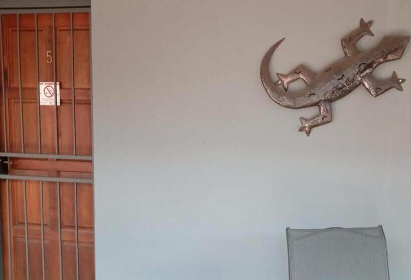 פנסיון Grand Central Guesthouse