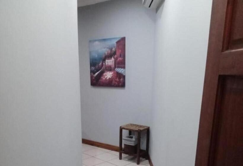 פנסיון Grand Central Guesthouse