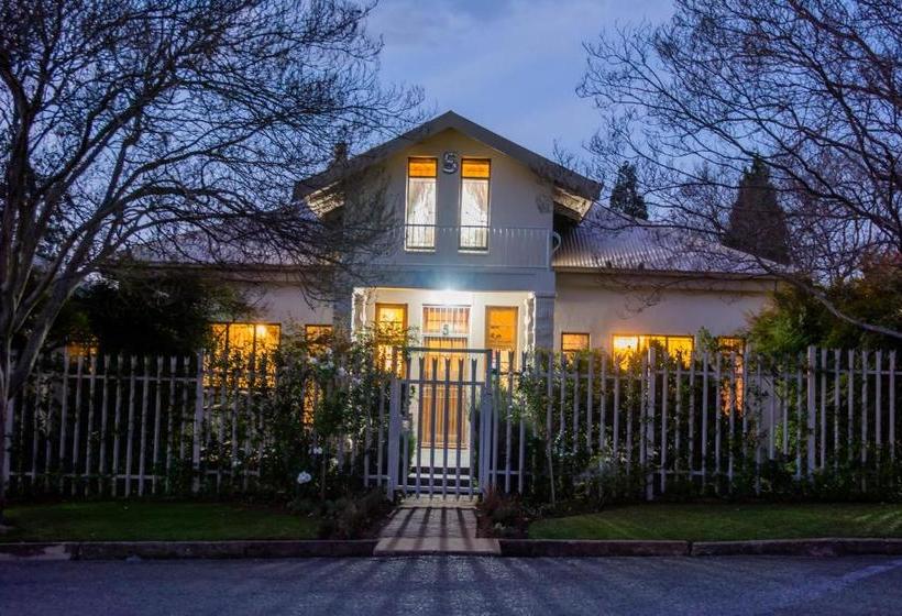 פנסיון Mirabel Guesthouse