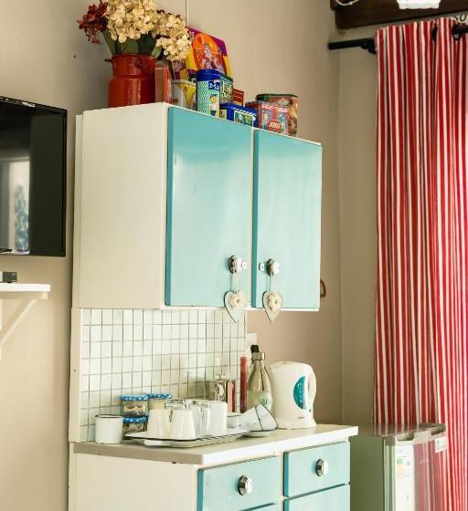 פנסיון Mirabel Guesthouse