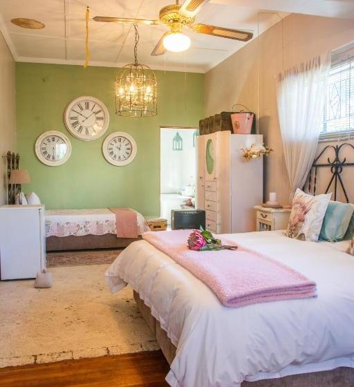 פנסיון Mirabel Guesthouse