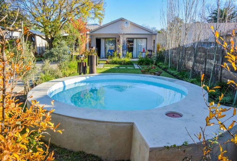 פנסיון Mirabel Guesthouse