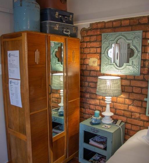 פנסיון Mirabel Guesthouse