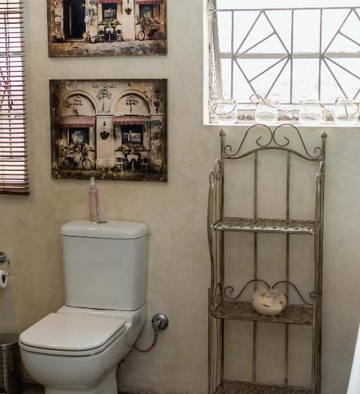 פנסיון Mirabel Guesthouse