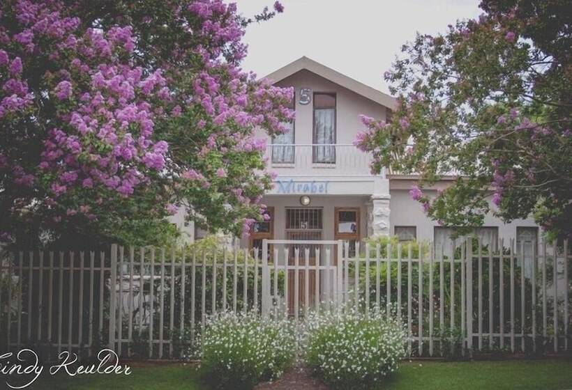 פנסיון Mirabel Guesthouse