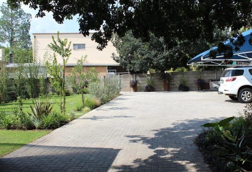 פנסיון Mirabel Guesthouse