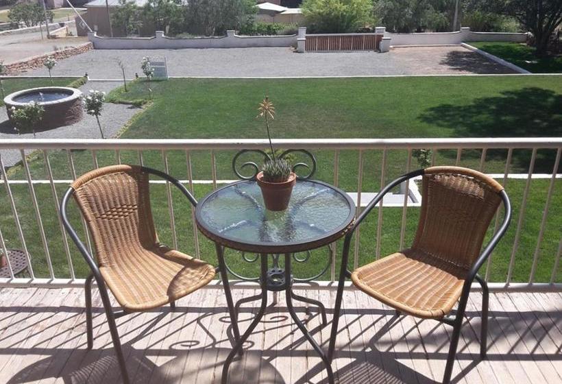 פנסיון Moonlight Manor