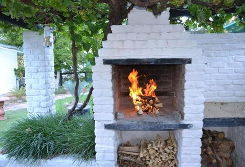 פנסיון Moonlight Manor