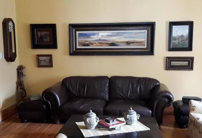 פנסיון Moonlight Manor