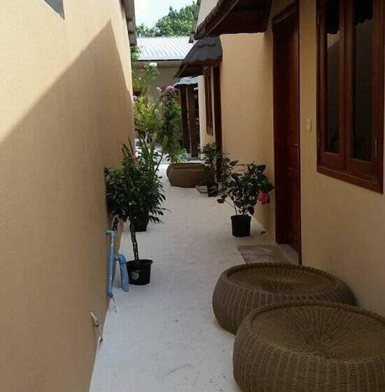 پانسیون New Moon Village