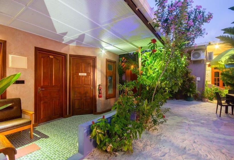 پانسیون New Moon Village