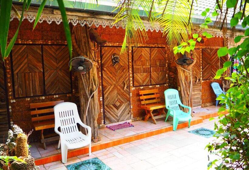 פנסיון Three J Guesthouse