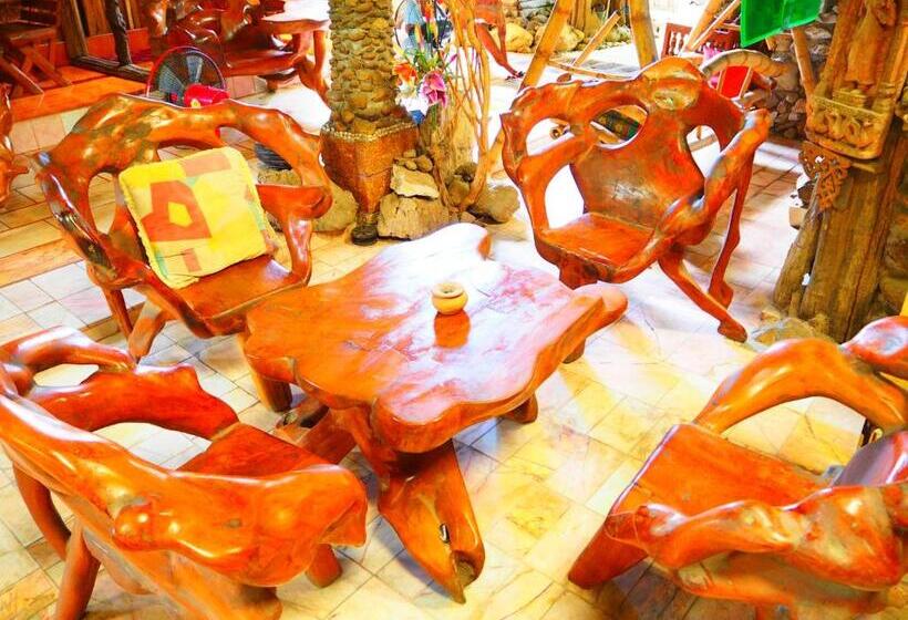 פנסיון Three J Guesthouse