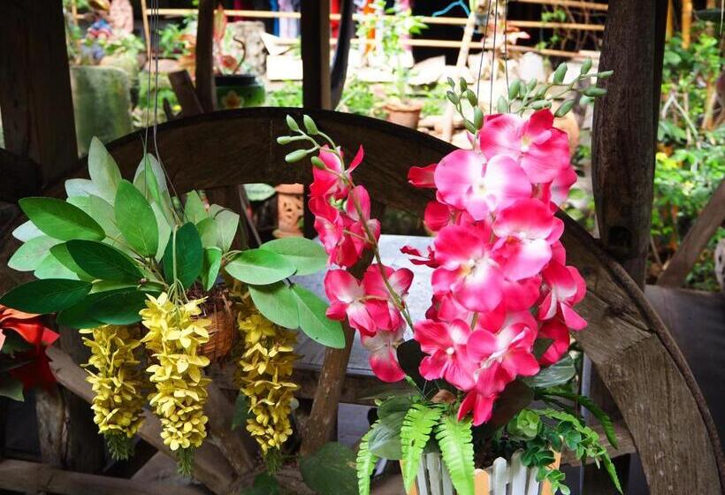 פנסיון Three J Guesthouse