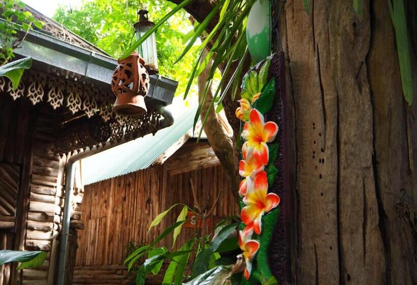 פנסיון Three J Guesthouse