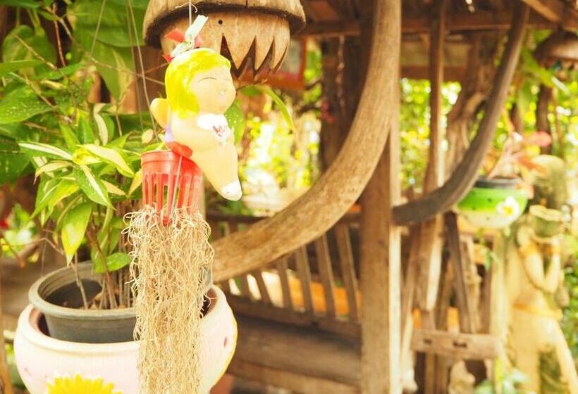 פנסיון Three J Guesthouse