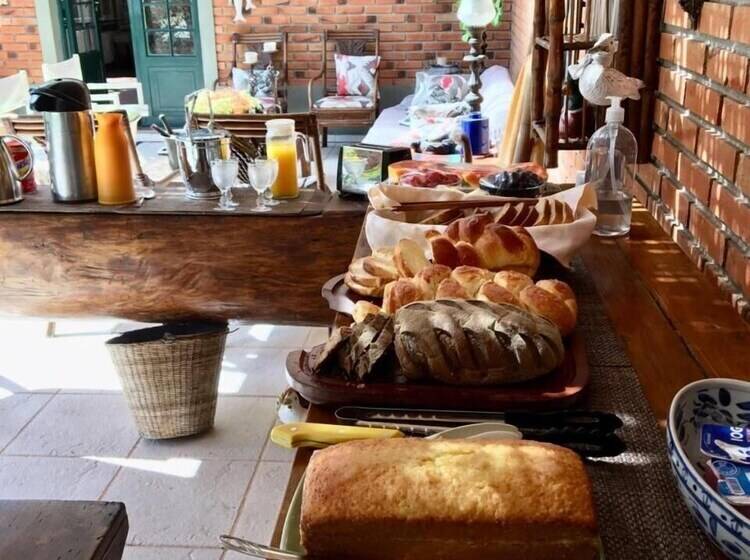 ペンション Villa Serena Bed & Breakfast