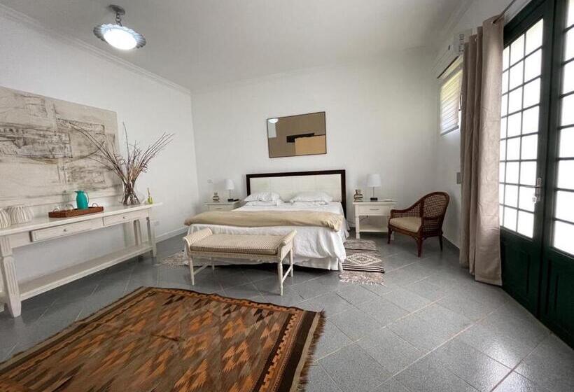 ペンション Villa Serena Bed & Breakfast