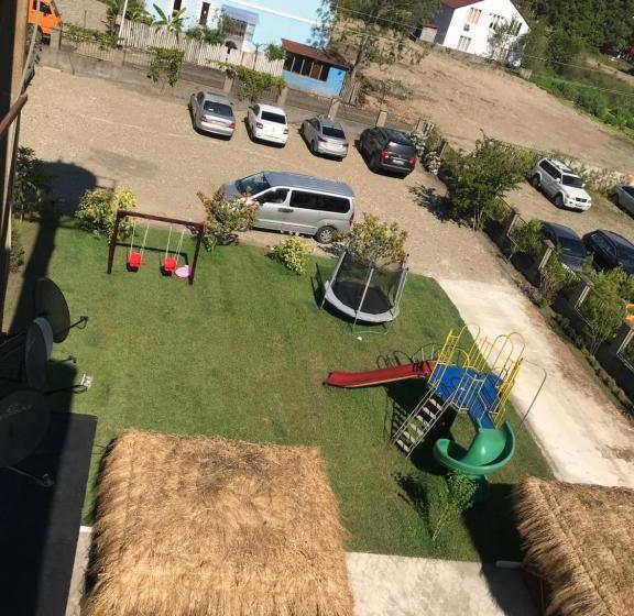 هاستل Chito Gvrito