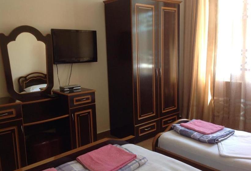 هاستل Chito Gvrito