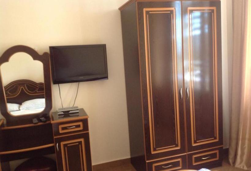 هاستل Chito Gvrito