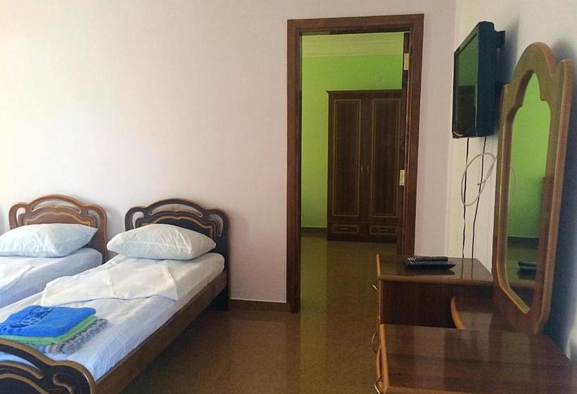 هاستل Chito Gvrito