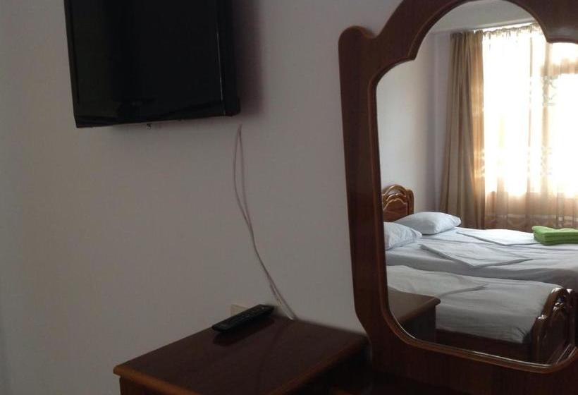 هاستل Chito Gvrito