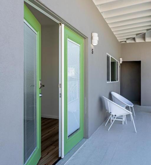 ユースホステル Desert Hot Springs Inn