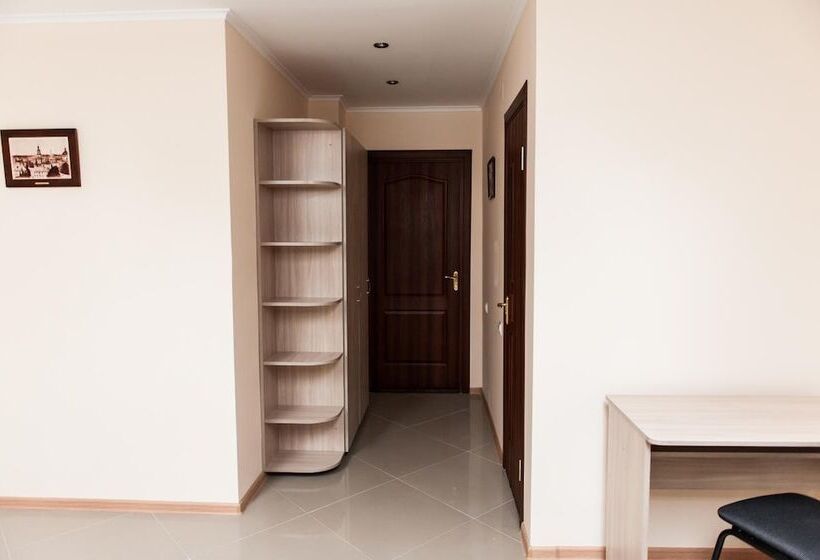 هاستل Minihotel Freedom