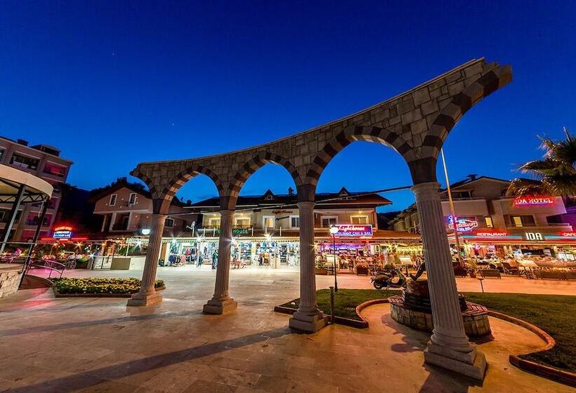 Lighthouse Apartments