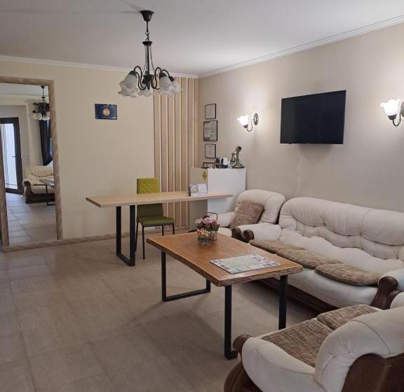 ペンション Alexander House