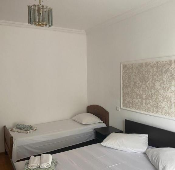 پانسیون Badu Guest House