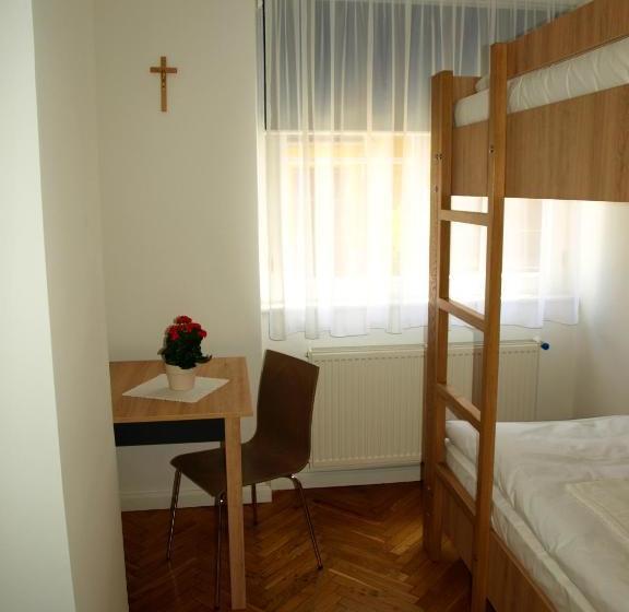 פנסיון Ciszterci Szállás Pécs